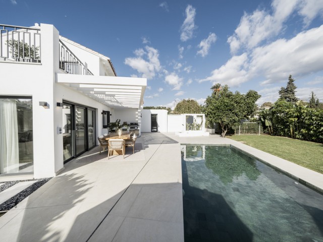 Villa con 5 Dormitorios  en San Pedro de Alcántara