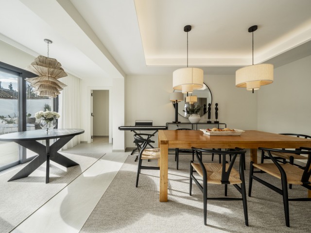 Villa con 5 Dormitorios  en San Pedro de Alcántara