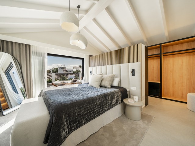 Villa con 5 Dormitorios  en San Pedro de Alcántara