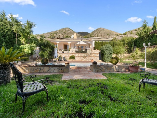 4 Bedrooms Villa in Benalmadena