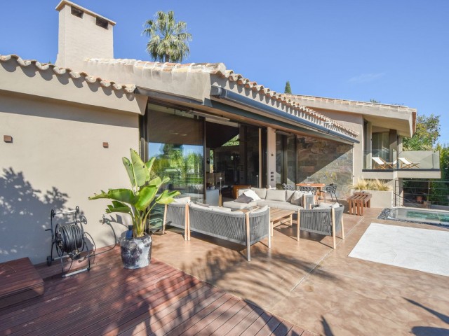 Villa avec 5 Chambres  à The Golden Mile