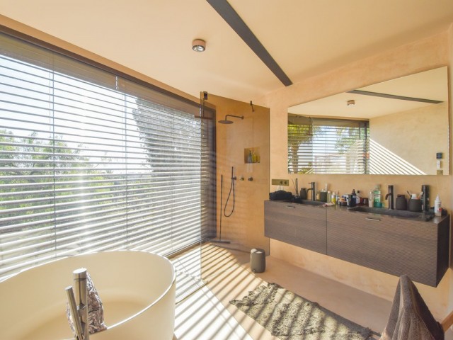 Villa avec 5 Chambres  à The Golden Mile