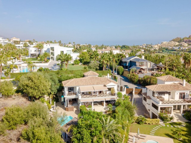 5 Bedrooms Villa in Nueva Andalucía