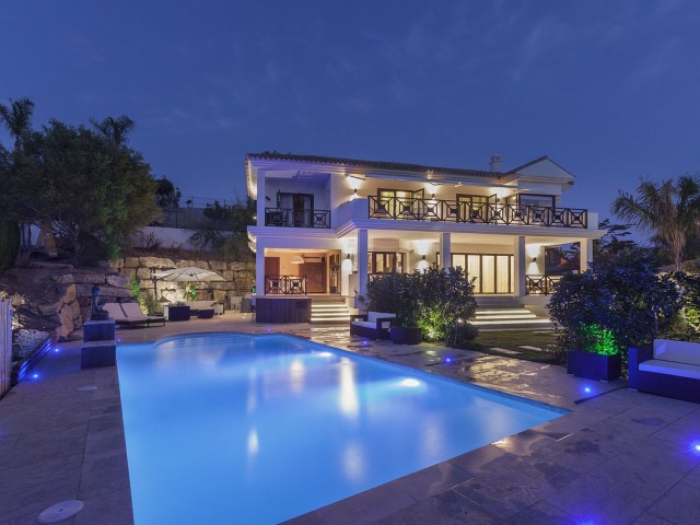 5 Bedrooms Villa in Nueva Andalucía