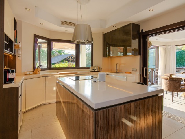 5 Bedrooms Villa in Nueva Andalucía