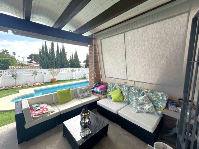 4 Bedrooms Villa in Calahonda