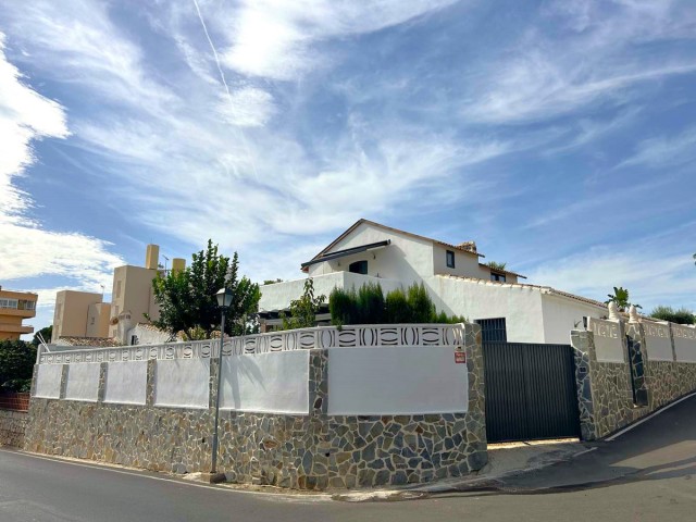 Villa avec 4 Chambres  à Calahonda