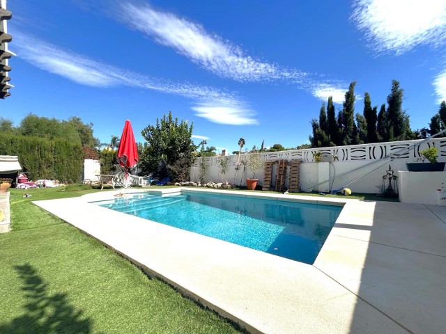 Villa avec 4 Chambres  à Calahonda