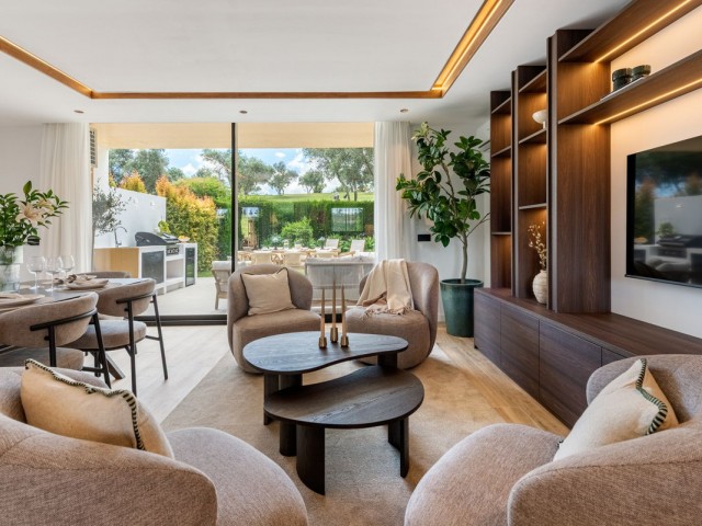 4 Bedrooms Townhouse in Nueva Andalucía