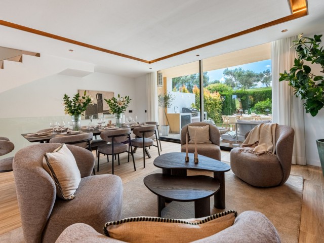 4 Schlafzimmer Reihenhaus in Nueva Andalucía