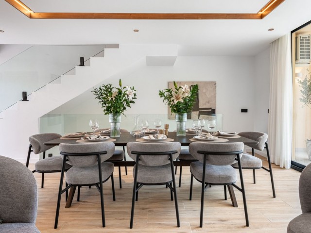 4 Schlafzimmer Reihenhaus in Nueva Andalucía