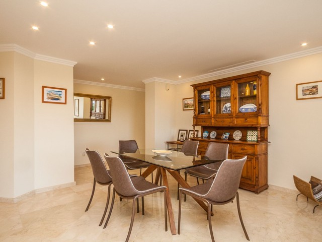 3 Bedrooms Apartment in Elviria