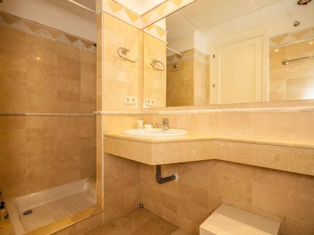 3 Bedrooms Apartment in Elviria