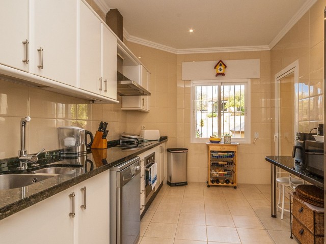 3 Bedrooms Apartment in Elviria