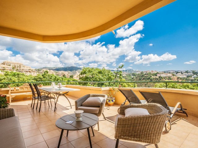 3 Bedrooms Apartment in Elviria