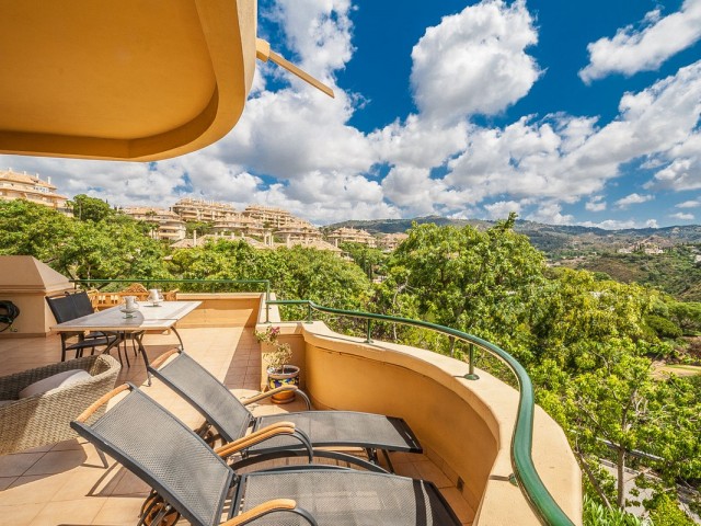 3 Bedrooms Apartment in Elviria