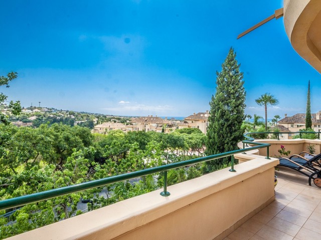 3 Bedrooms Apartment in Elviria