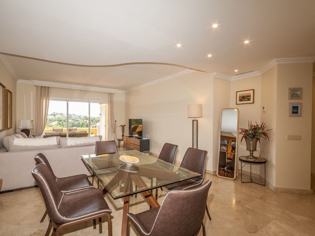 3 Bedrooms Apartment in Elviria