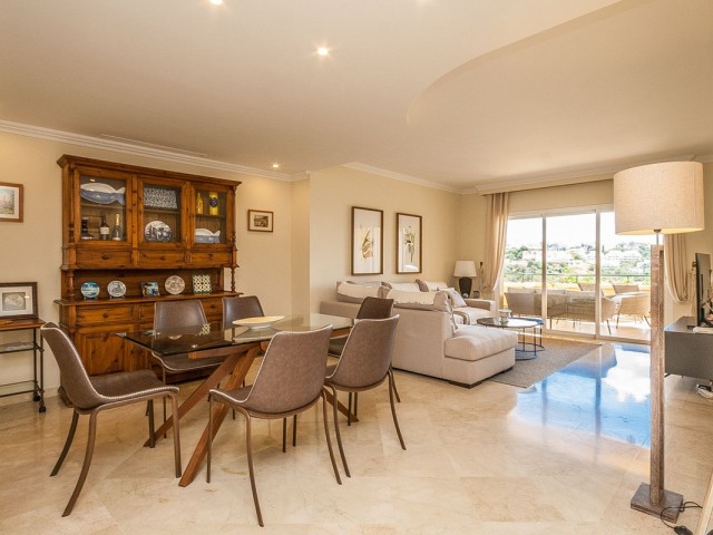 3 Bedrooms Apartment in Elviria