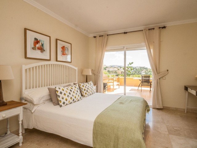 Apartamento con 3 Dormitorios  en Elviria