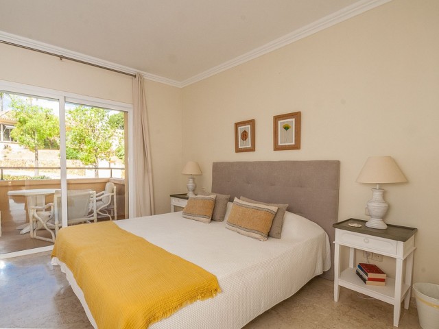 Apartamento con 3 Dormitorios  en Elviria