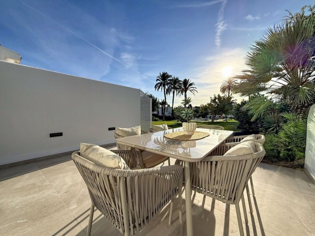 4 Bedrooms Townhouse in Nueva Andalucía