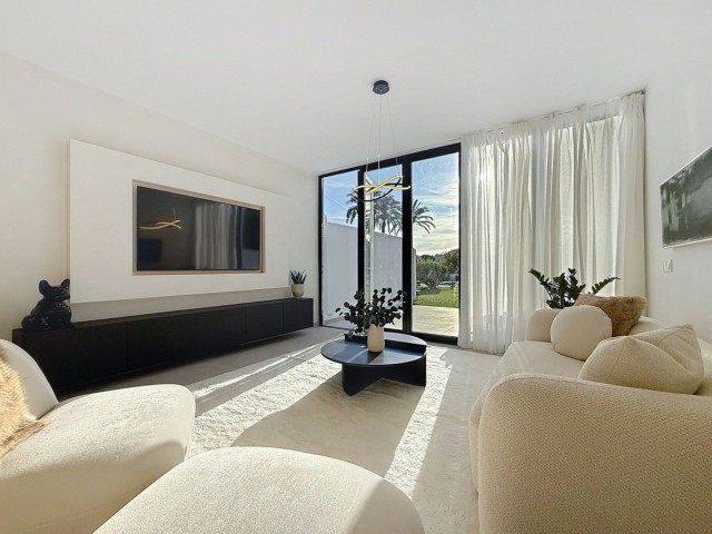 4 Schlafzimmer Reihenhaus in Nueva Andalucía