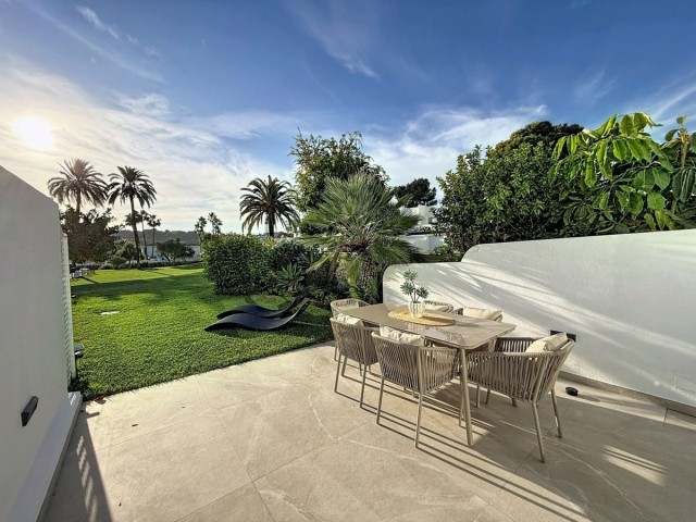 4 Schlafzimmer Reihenhaus in Nueva Andalucía