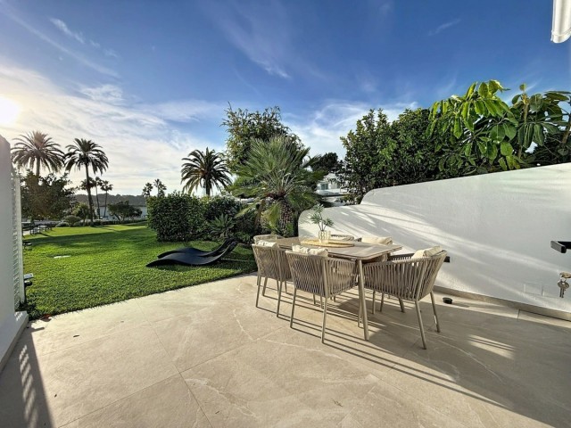 4 Schlafzimmer Reihenhaus in Nueva Andalucía