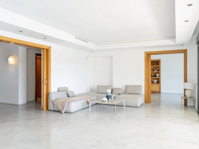 5 Bedrooms Villa in Sotogrande Alto