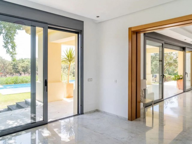 5 Bedrooms Villa in Sotogrande Alto