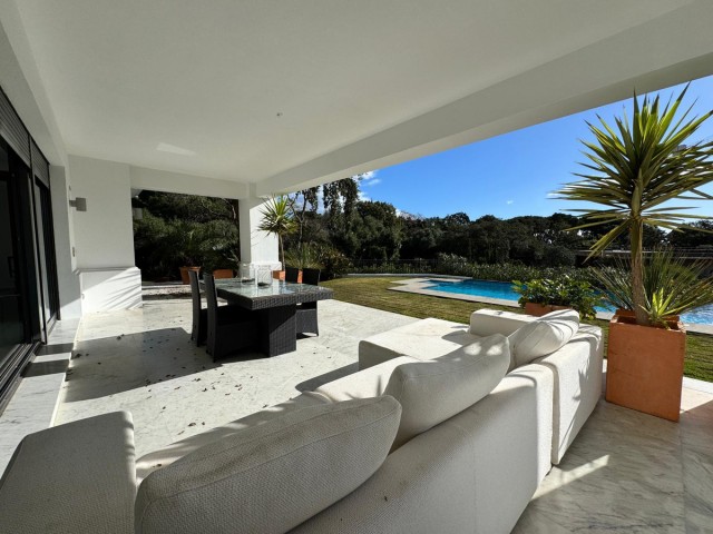 5 Bedrooms Villa in Sotogrande Alto