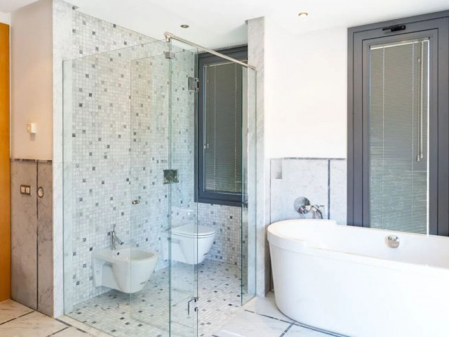 5 Bedrooms Villa in Sotogrande Alto