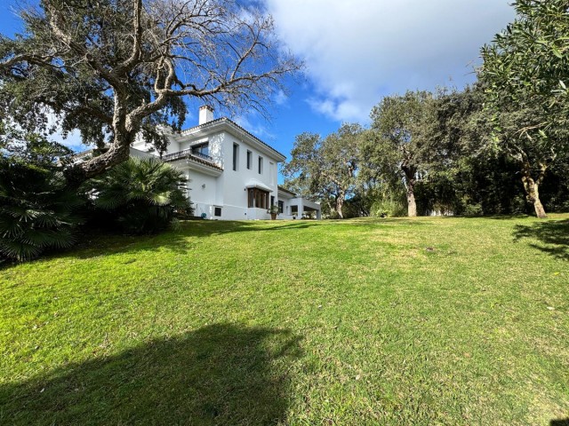 5 Bedrooms Villa in Sotogrande Alto