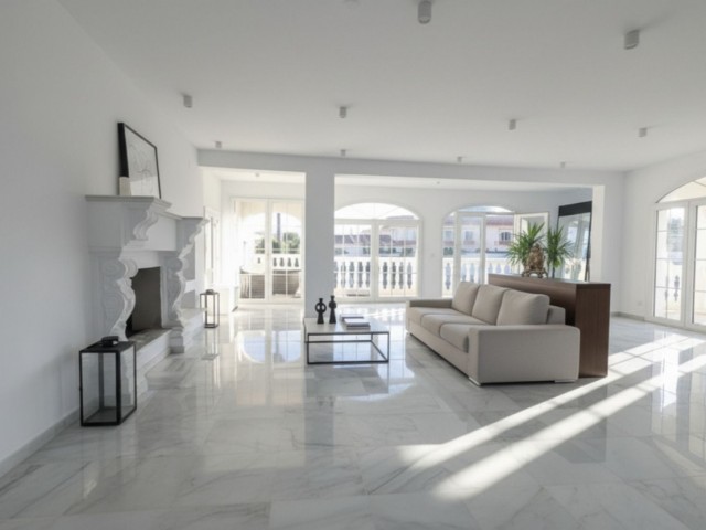 6 Bedrooms Villa in Mijas Costa