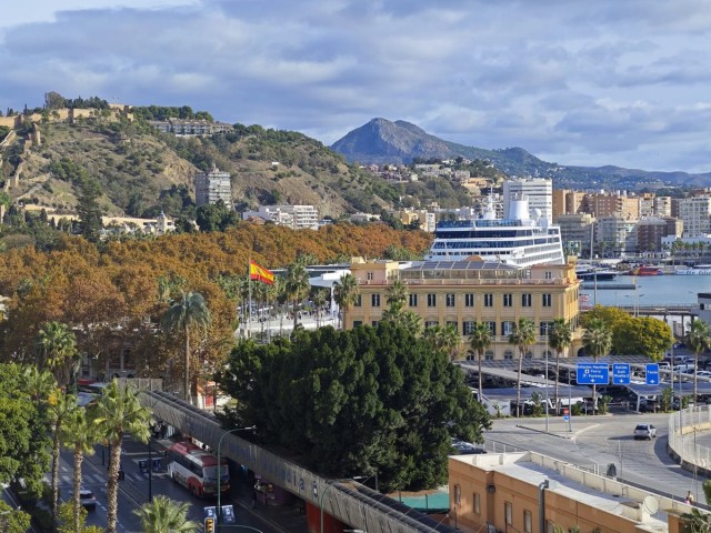 4 Bedrooms Apartment in Málaga Centro