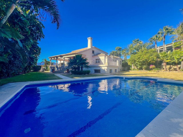 Villa con 5 Dormitorios  en Los Flamingos