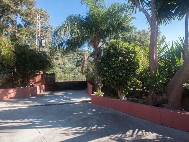 4 Bedrooms Villa in Estepona