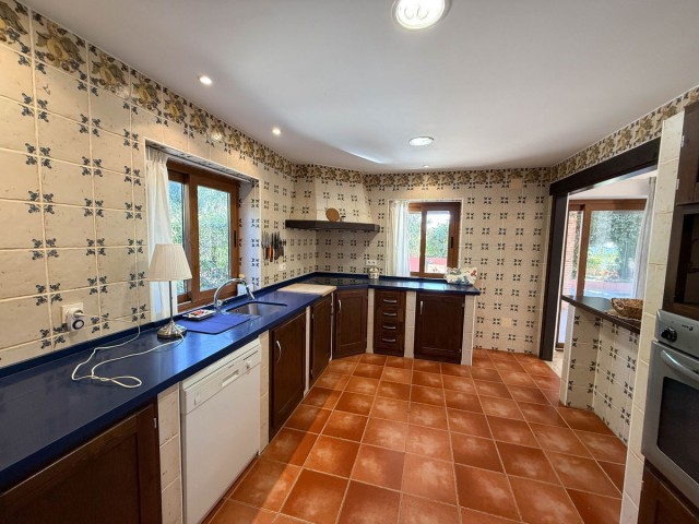 4 Bedrooms Villa in Estepona