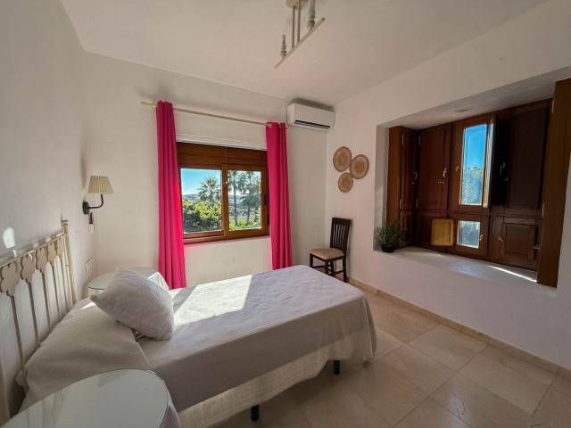 4 Bedrooms Villa in Estepona