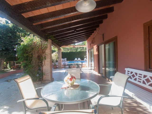 4 Bedrooms Villa in Estepona
