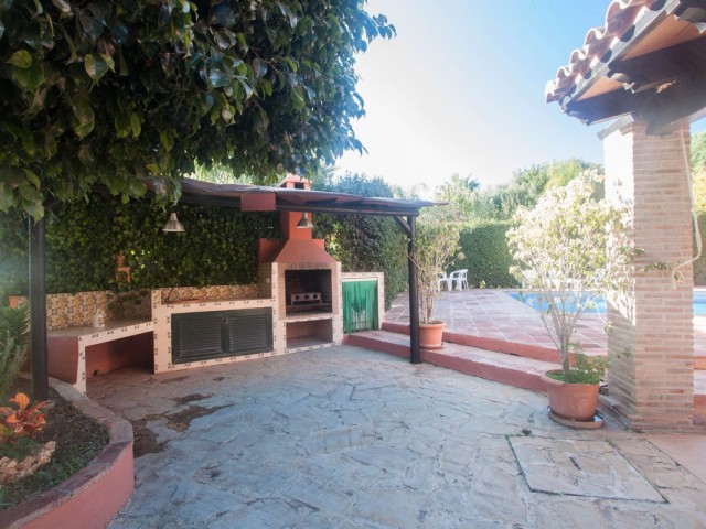 4 Bedrooms Villa in Estepona