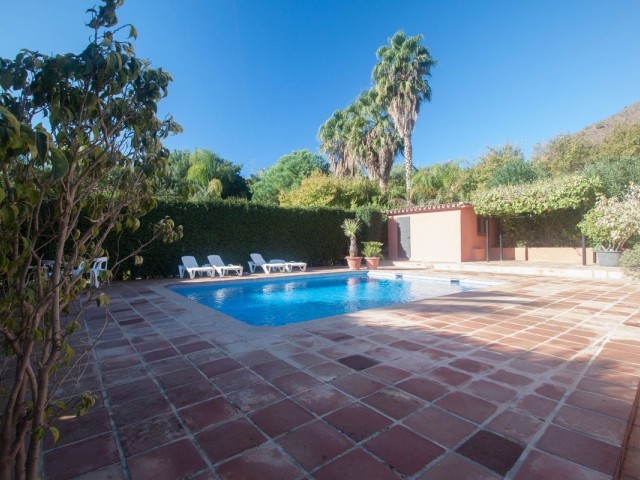 4 Bedrooms Villa in Estepona