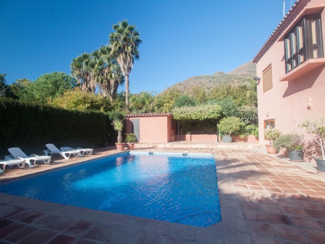 4 Bedrooms Villa in Estepona