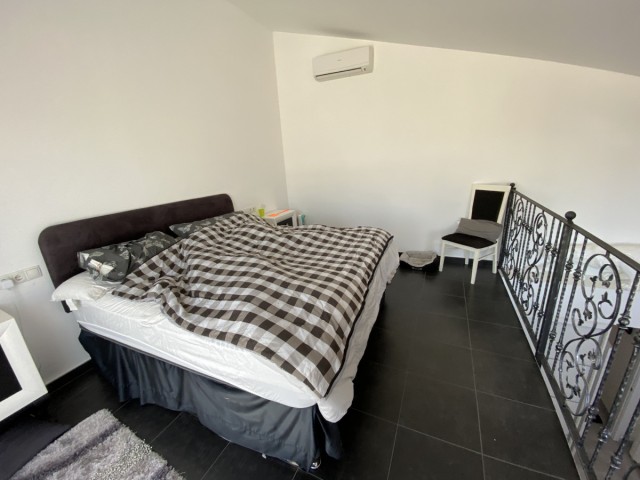 Villa con 4 Dormitorios  en Cerros del Aguila