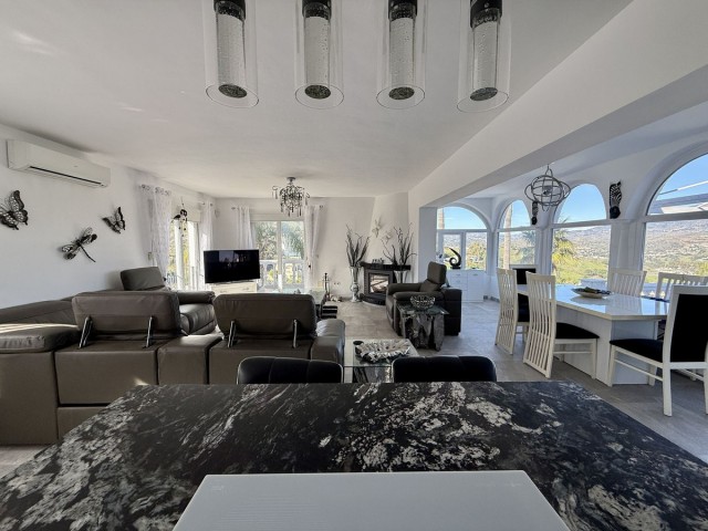 4 Schlafzimmer Villa in Cerros del Aguila