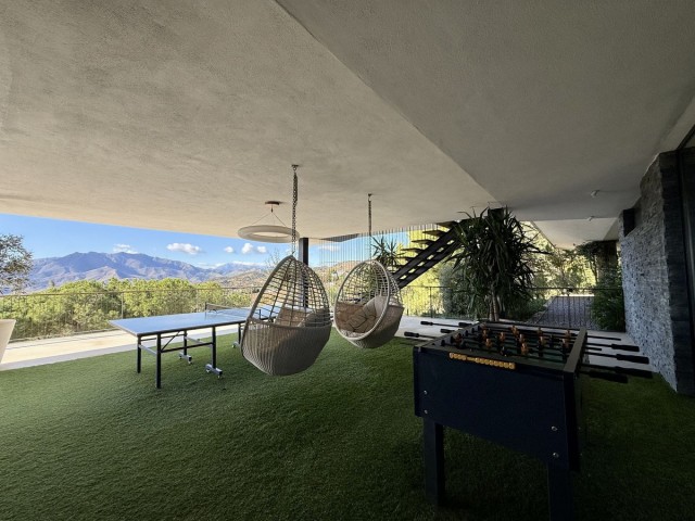 Villa con 4 Dormitorios  en Valtocado