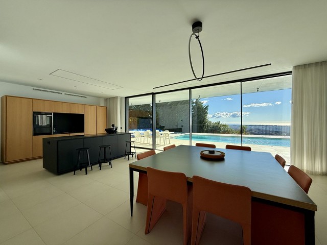 Villa con 4 Dormitorios  en Valtocado