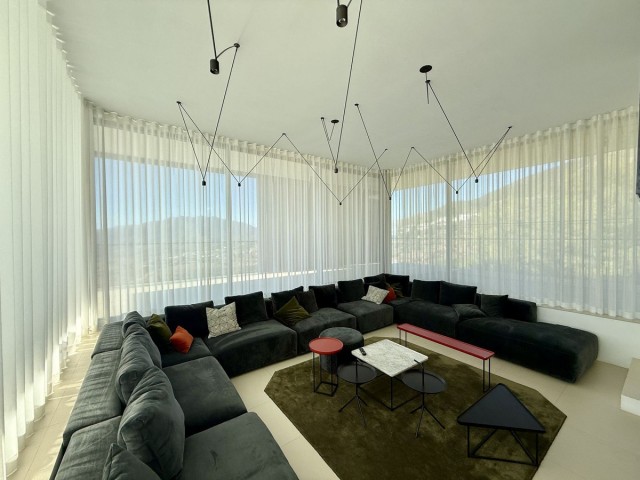 Villa con 4 Dormitorios  en Valtocado