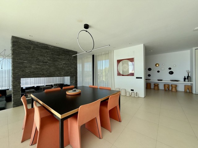 Villa con 4 Dormitorios  en Valtocado